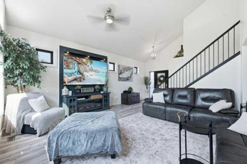 13 Assinger Avenue, Red Deer, AB - Indoor Photo Showing Living Room