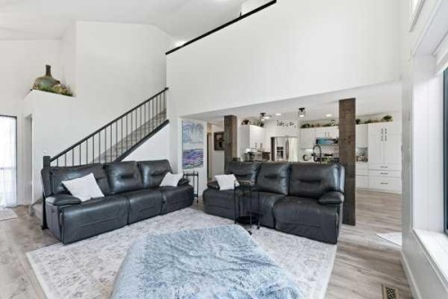 13 Assinger Avenue, Red Deer, AB - Indoor Photo Showing Living Room