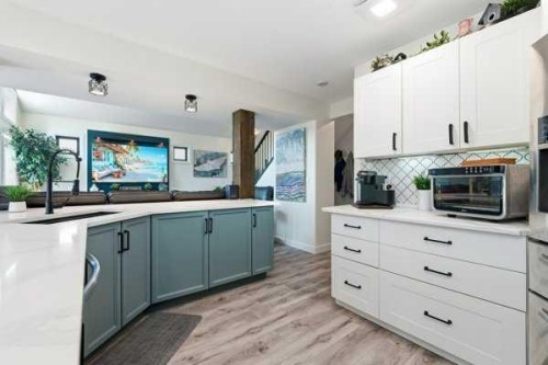 13 Assinger Avenue, Red Deer, AB - Indoor Photo Showing Kitchen With Upgraded Kitchen