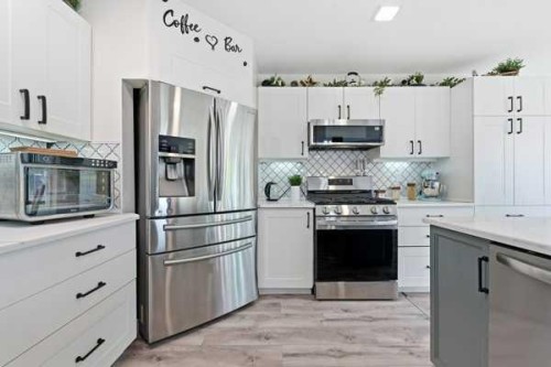 13 Assinger Avenue, Red Deer, AB - Indoor Photo Showing Kitchen