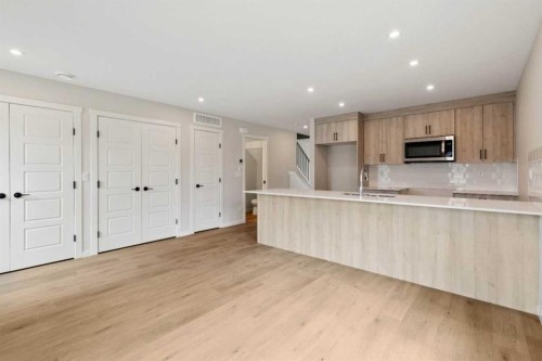 1201-350 Mahogany Parade Se, Calgary, AB - Indoor Photo Showing Kitchen