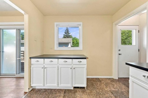 4216 37 Street, Red Deer, AB 