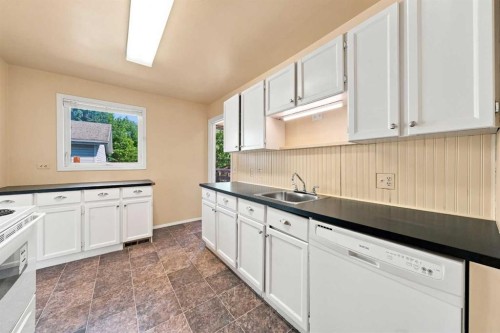 4216 37 Street, Red Deer, AB 