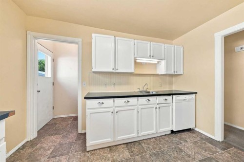 4216 37 Street, Red Deer, AB 