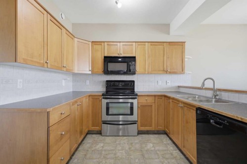 34 Kanten Close, Red Deer, AB - Indoor Photo Showing Kitchen With Double Sink