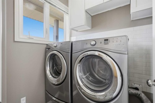 34 Kanten Close, Red Deer, AB - Indoor Photo Showing Laundry Room