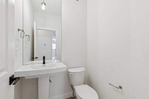 139 Fireside Close, Cochrane, AB - Indoor Photo Showing Bathroom