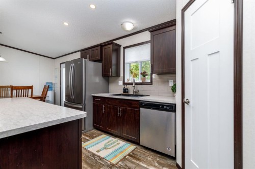 4705 45 Avenue, Alix, AB - Indoor Photo Showing Kitchen
