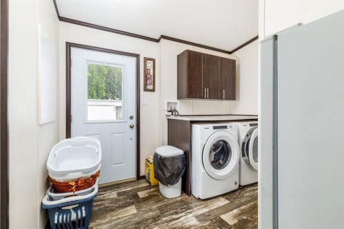 4705 45 Avenue, Alix, AB - Indoor Photo Showing Laundry Room