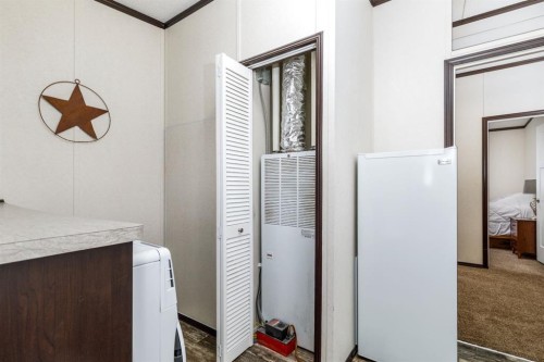 4705 45 Avenue, Alix, AB - Indoor