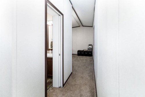 4705 45 Avenue, Alix, AB - Indoor Photo Showing Other Room