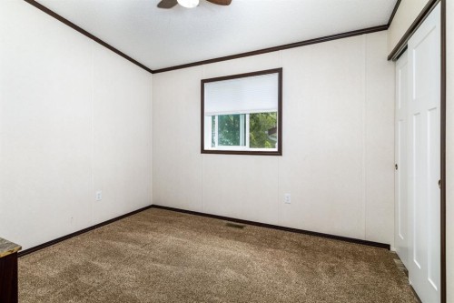 4705 45 Avenue, Alix, AB - Indoor Photo Showing Other Room