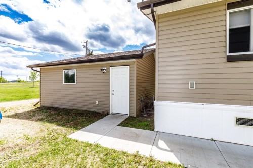 4705 45 Avenue, Alix, AB - Outdoor With Exterior