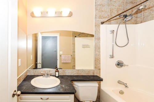 5604 28A, Camrose, AB - Indoor Photo Showing Bathroom