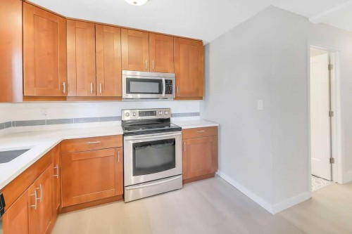 57 Newton Drive, Penhold, AB - Indoor Photo Showing Kitchen