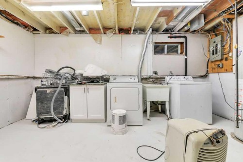 57 Newton Drive, Penhold, AB - Indoor Photo Showing Laundry Room