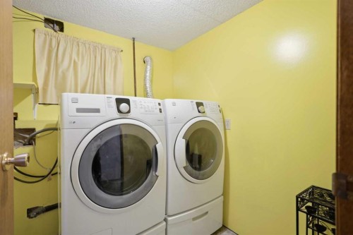 7 Halman Crescent, Red Deer, AB - Indoor Photo Showing Laundry Room
