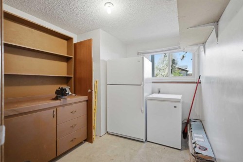 7 Halman Crescent, Red Deer, AB - Indoor Photo Showing Laundry Room