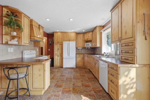 7 Halman Crescent, Red Deer, AB - Indoor Photo Showing Kitchen