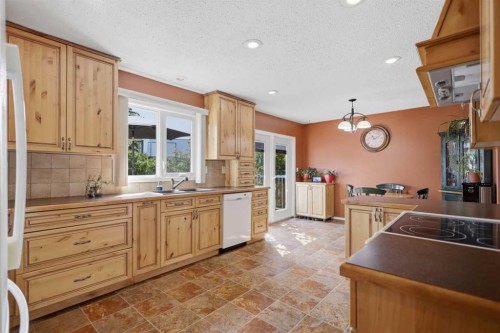 7 Halman Crescent, Red Deer, AB - Indoor Photo Showing Kitchen With Double Sink