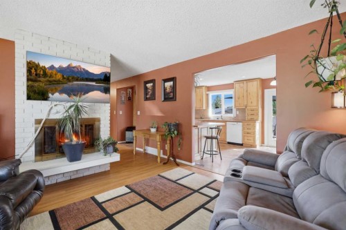 7 Halman Crescent, Red Deer, AB - Indoor Photo Showing Living Room