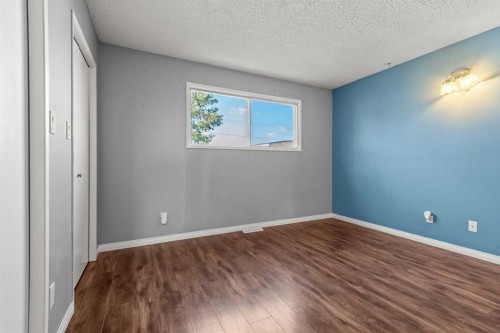 602 Royal Drive, Trochu, AB - Indoor Photo Showing Other Room