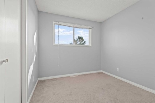 602 Royal Drive, Trochu, AB - Indoor Photo Showing Other Room