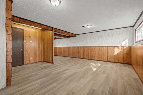 602 Royal Drive, Trochu, AB - Indoor Photo Showing Other Room