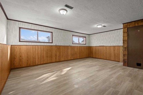 602 Royal Drive, Trochu, AB - Indoor Photo Showing Other Room