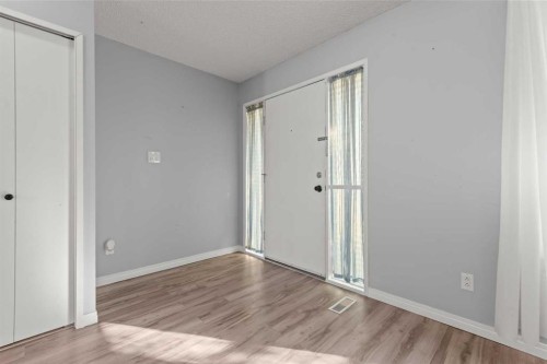 602 Royal Drive, Trochu, AB - Indoor Photo Showing Other Room