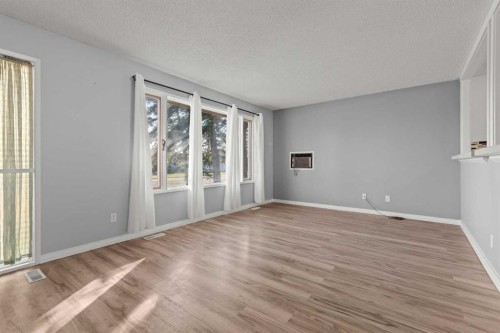 602 Royal Drive, Trochu, AB - Indoor Photo Showing Other Room