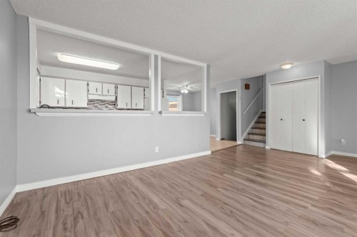 602 Royal Drive, Trochu, AB - Indoor Photo Showing Other Room