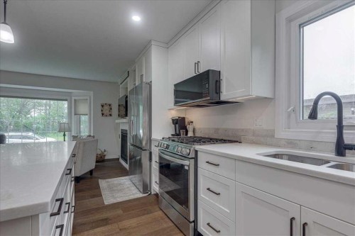 109 Selkirk Boulevard, Red Deer, AB - Indoor Photo Showing Kitchen With Double Sink