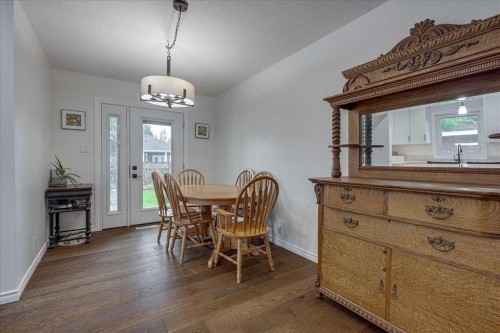 109 Selkirk Boulevard, Red Deer, AB - Indoor Photo Showing Dining Room