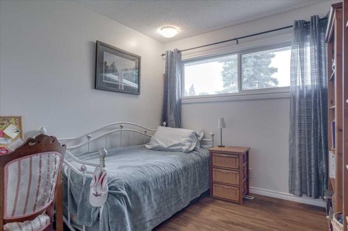 109 Selkirk Boulevard, Red Deer, AB - Indoor Photo Showing Bedroom
