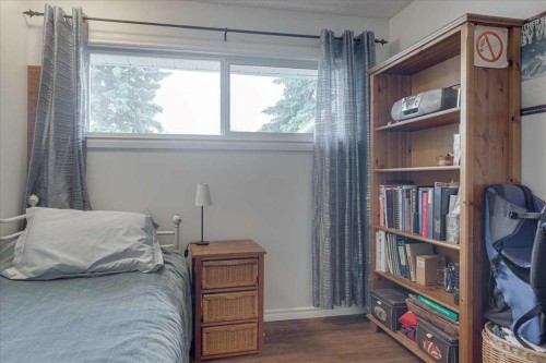 109 Selkirk Boulevard, Red Deer, AB - Indoor Photo Showing Bedroom