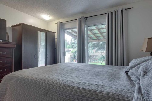 109 Selkirk Boulevard, Red Deer, AB - Indoor Photo Showing Bedroom
