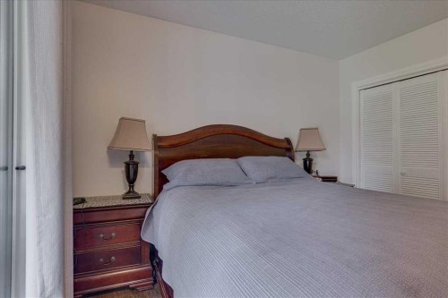 109 Selkirk Boulevard, Red Deer, AB - Indoor Photo Showing Bedroom
