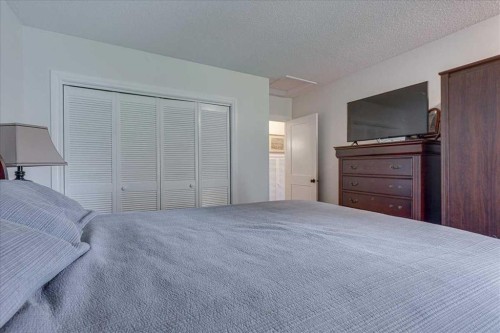 109 Selkirk Boulevard, Red Deer, AB - Indoor Photo Showing Bedroom