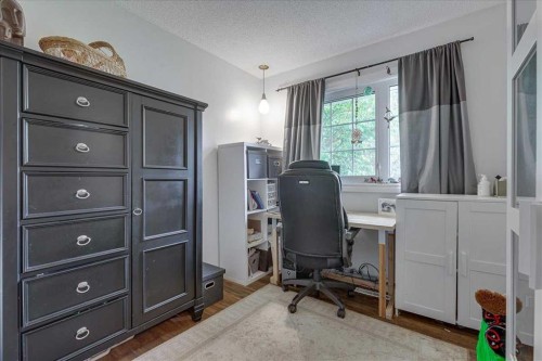 109 Selkirk Boulevard, Red Deer, AB - Indoor Photo Showing Office
