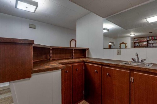 109 Selkirk Boulevard, Red Deer, AB - Indoor Photo Showing Kitchen