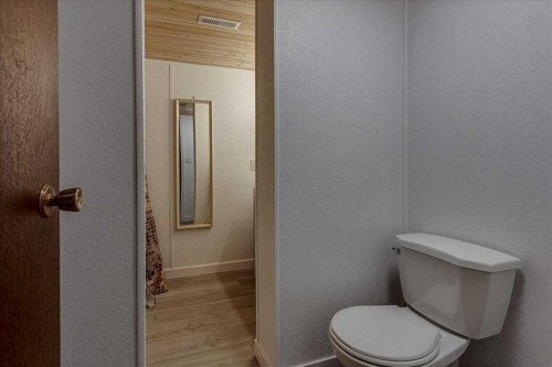 109 Selkirk Boulevard, Red Deer, AB - Indoor Photo Showing Bathroom
