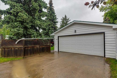109 Selkirk Boulevard, Red Deer, AB - Outdoor