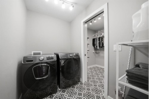 137 Hampton Crescent, Sylvan Lake, AB - Indoor Photo Showing Laundry Room