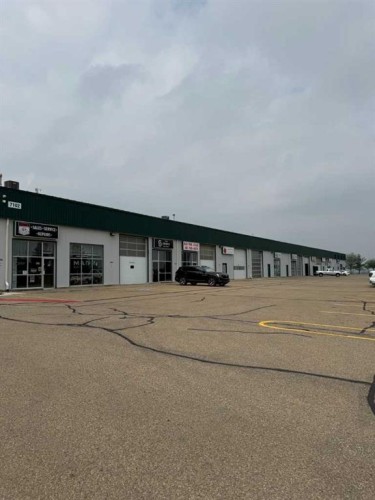 18-7102 52, Lacombe, AB 