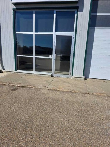 18-7102 52, Lacombe, AB 