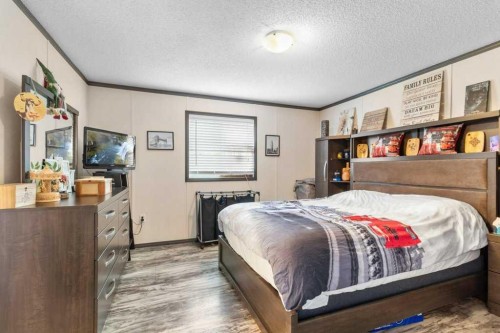 432 3 Avenue, Elnora, AB - Indoor Photo Showing Bedroom