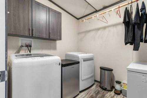 432 3 Avenue, Elnora, AB - Indoor Photo Showing Laundry Room