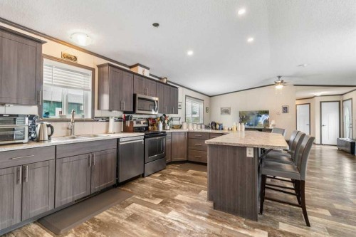 432 3 Avenue, Elnora, AB - Indoor Photo Showing Kitchen With Stainless Steel Kitchen With Upgraded Kitchen