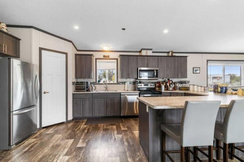 432 3 Avenue, Elnora, AB - Indoor Photo Showing Kitchen With Stainless Steel Kitchen With Upgraded Kitchen